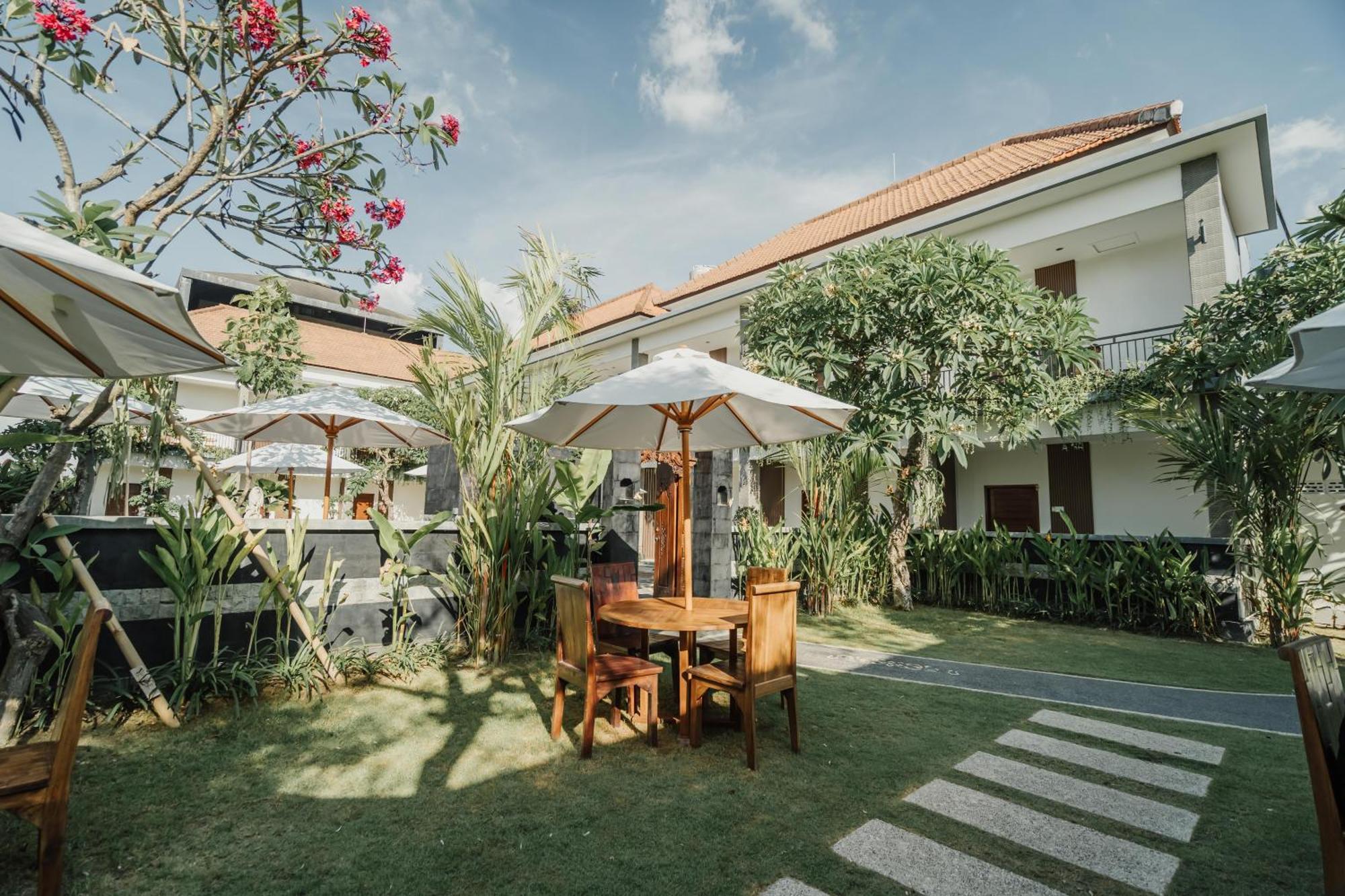 You Suite Seminyak Легиан Екстериор снимка