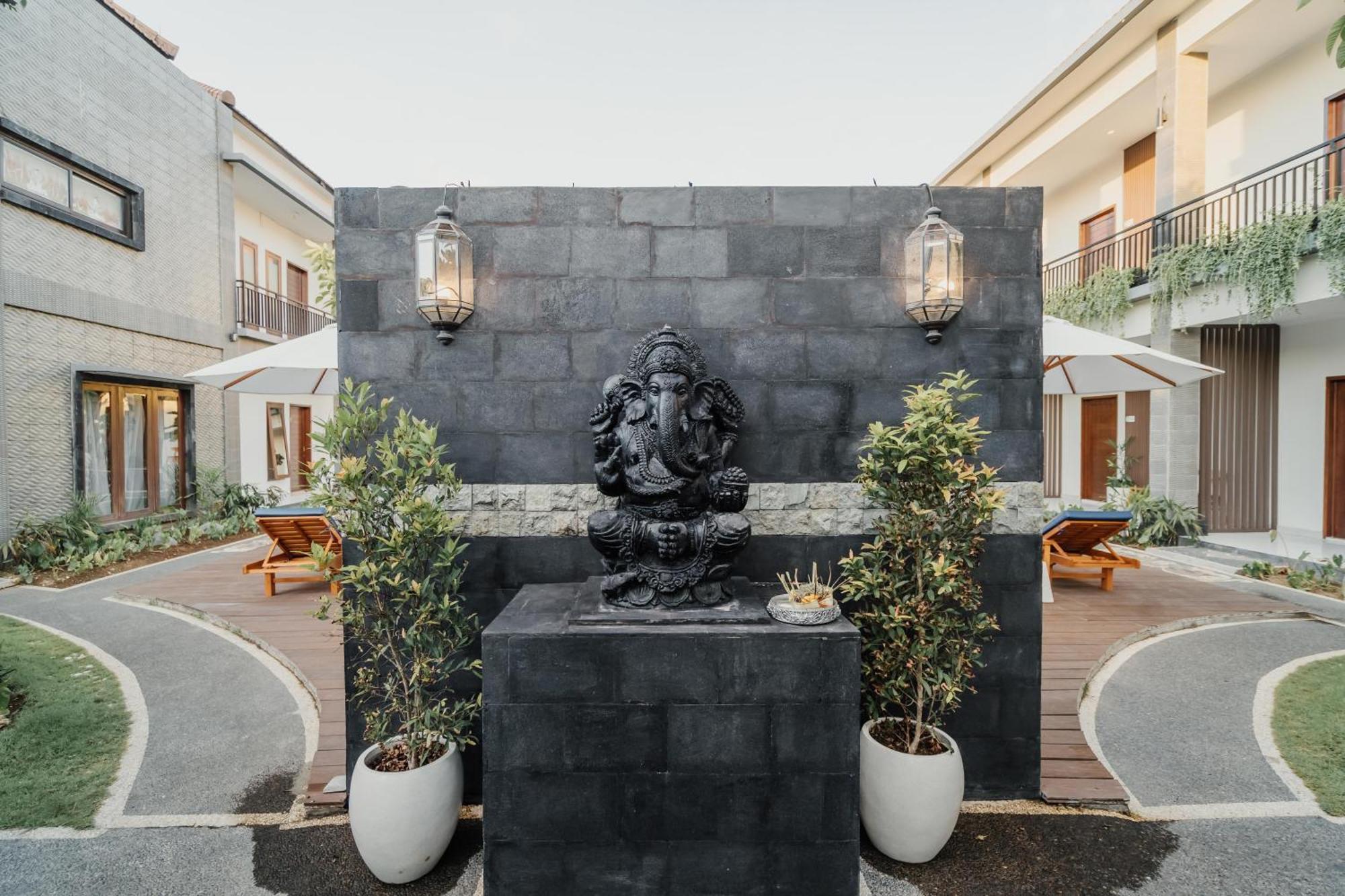 You Suite Seminyak Легиан Екстериор снимка
