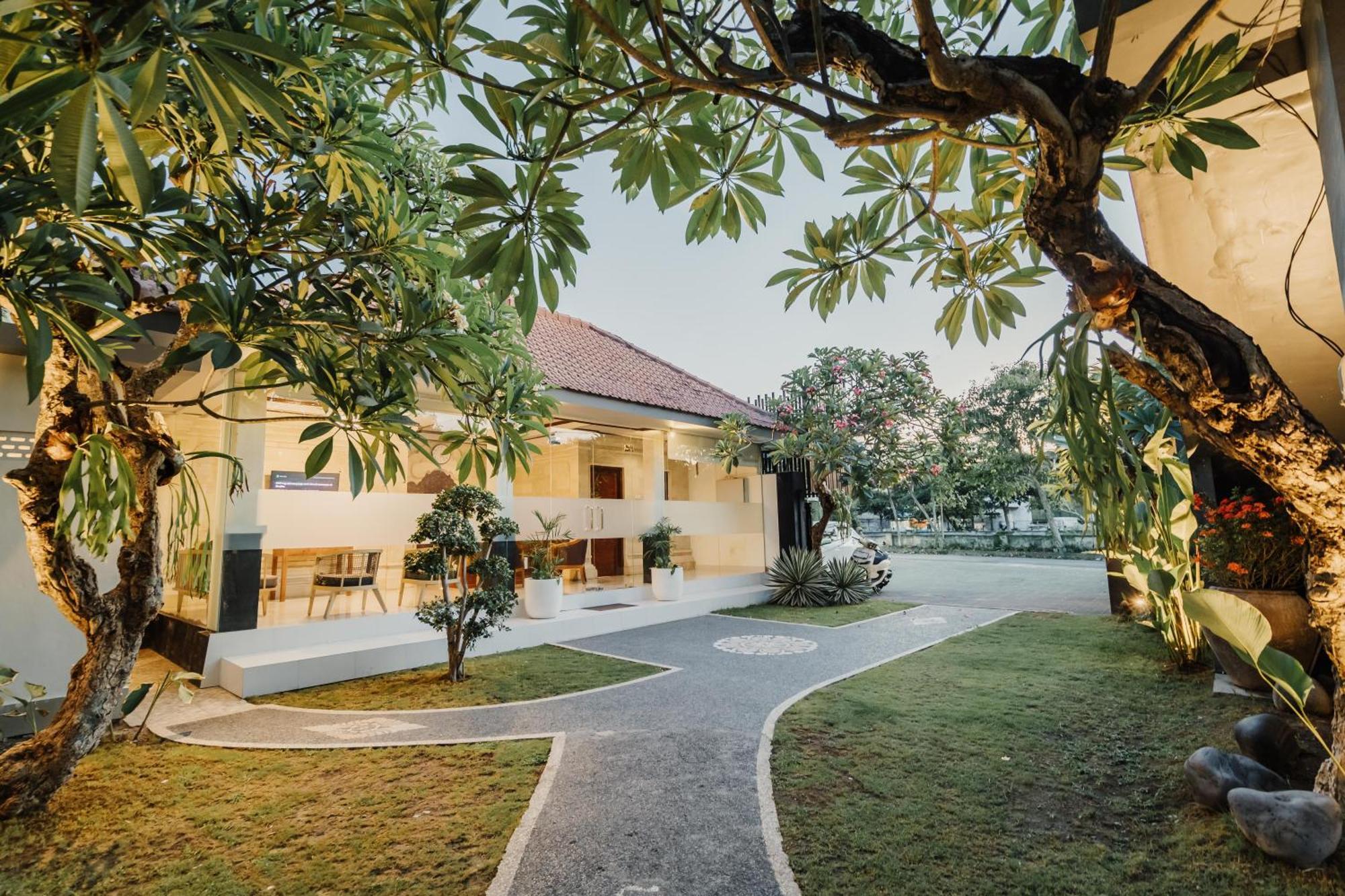 You Suite Seminyak Легиан Екстериор снимка